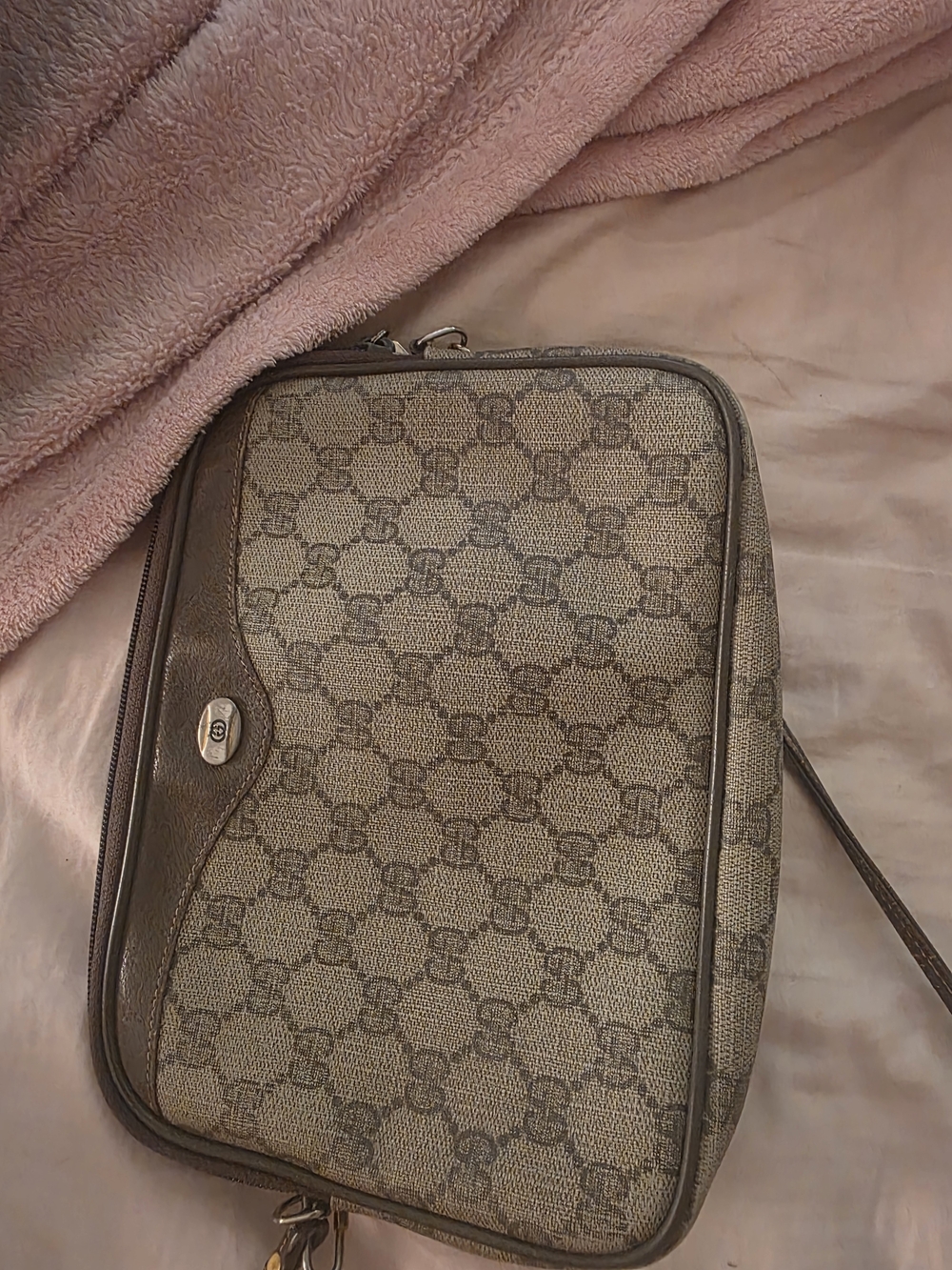 Vintage Gucci Beige and Brown Monogram Crossbody - Picture 6 of 7